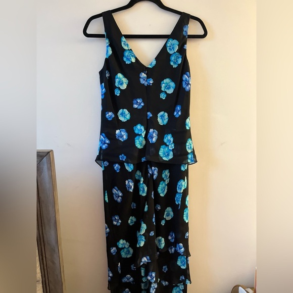 Evan-Picone Floral V-neck Midi tiered dress - Picture 8 of 9